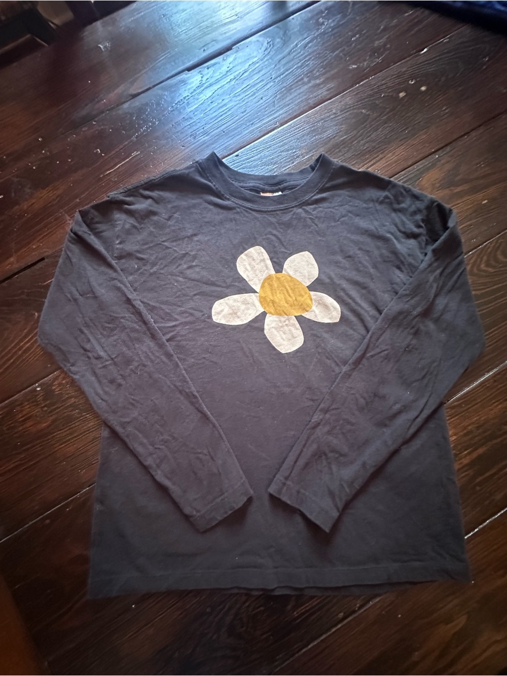 Hanna Andersson Black Long-Sleeve Tee with White and Gold Daisy